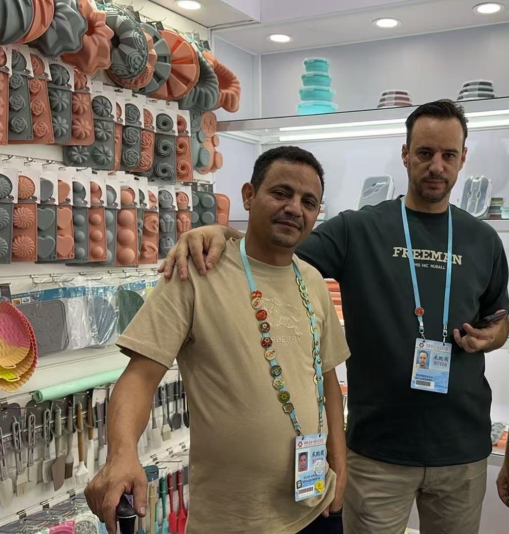 Buyers visiting Kezon at a silicone product trade fair